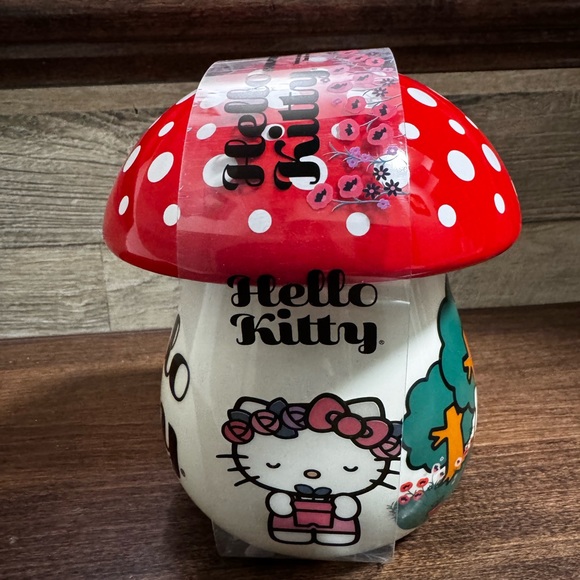 Hello Kitty Sculpted Ceramic Mushroom Mug with Lid - NEW - 16oz - Picture 5 of 5